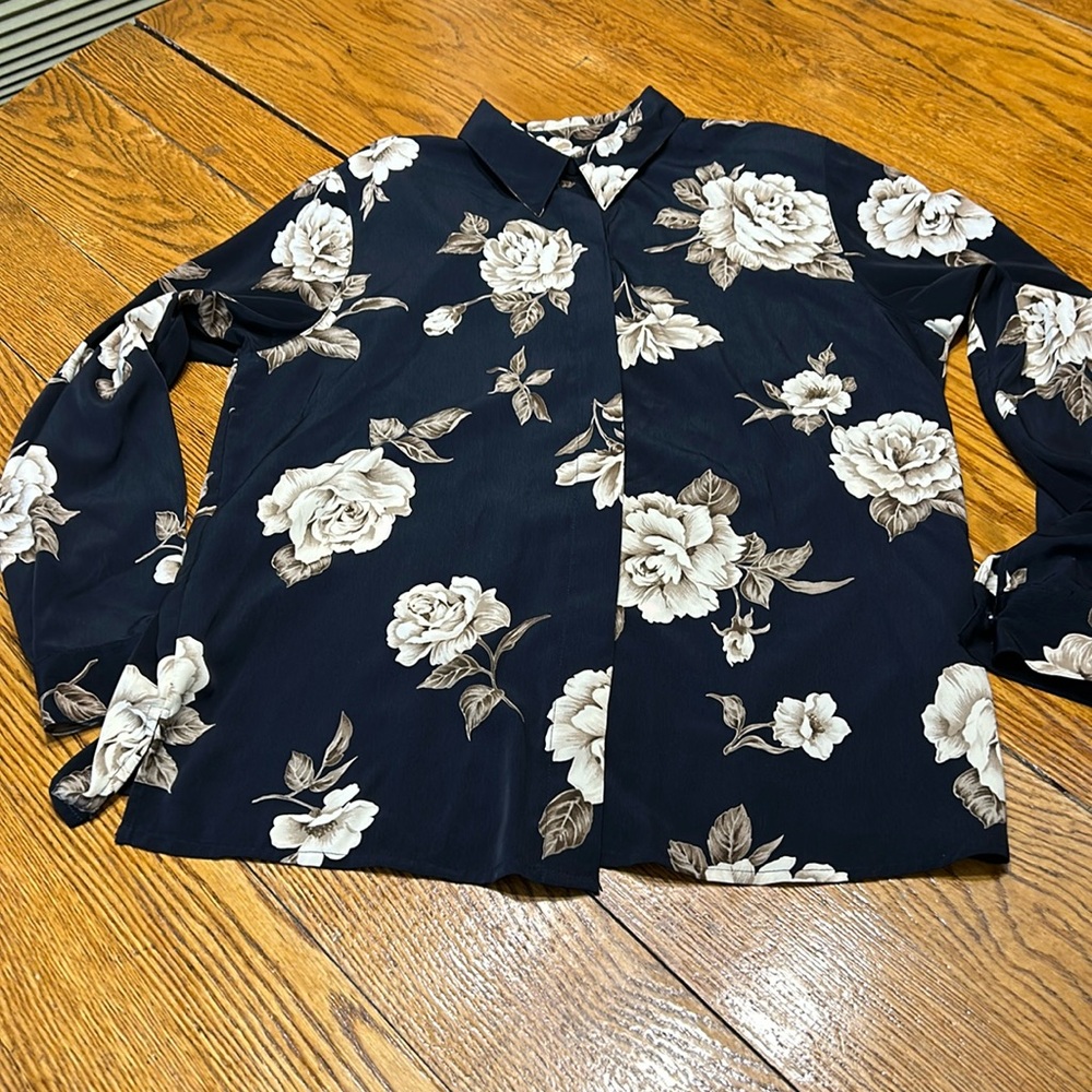 Alfred Dunner floral long sleeve polyester blouse. Size 12. Rose print,
